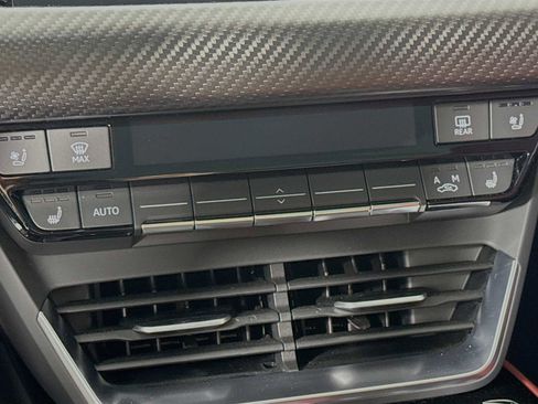 Used 2023 Audi e-tron GT Prestige image 21