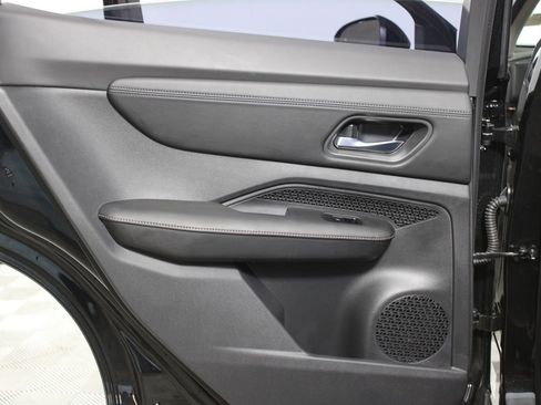 Used 2024 Nissan Ariya FWD image 23