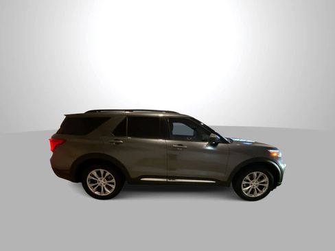 Used 2020 Ford Explorer XLT w/ Equipment Group 202A image 9