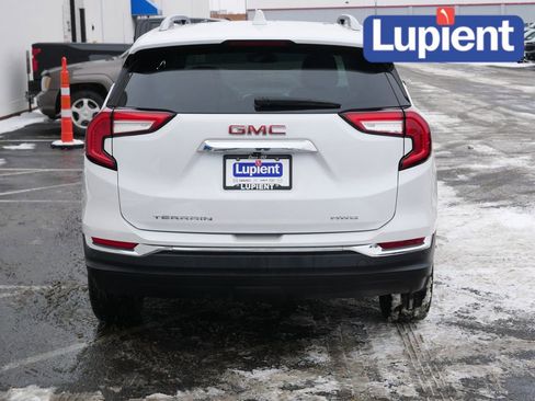 Used 2024 GMC Terrain SLT w/ Infotainment Package II image 4