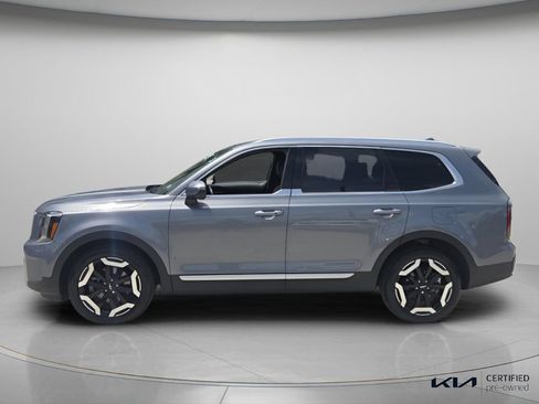 Certified 2023 Kia Telluride EX w/ EX Captain's Chair Package FWD image 3
