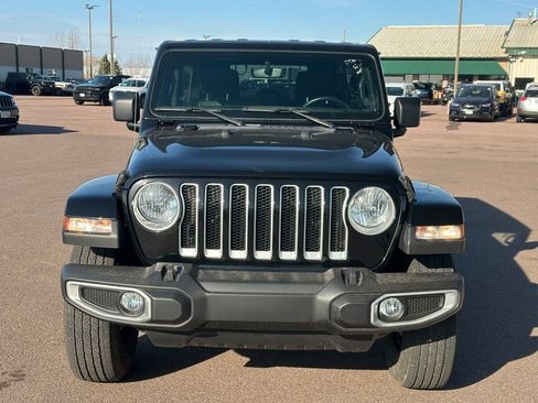 Used 2022 Jeep Wrangler Unlimited Sahara image 35