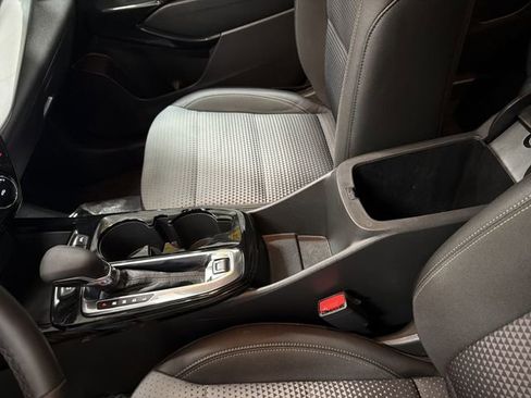 Certified 2025 Chevrolet Trax LT w/ LT Convenience Package image 21