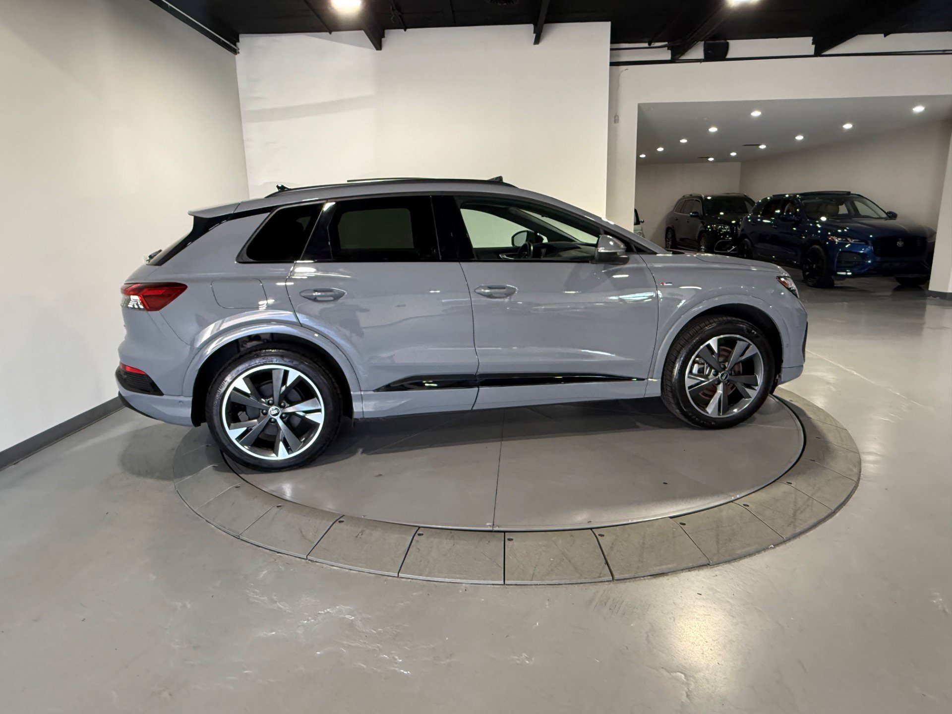 Used 2023 Audi Q4 e-tron Premium Plus w/ Premium Plus AWD/4WD image 12