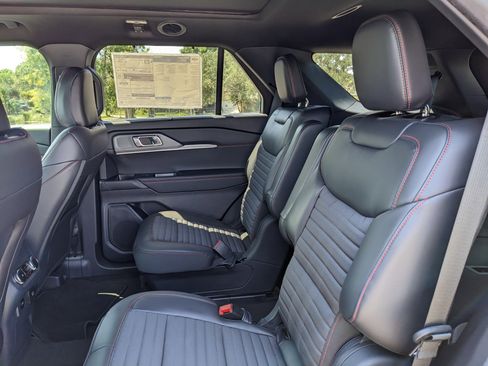 New 2025 Ford Explorer ST-Line w/ Premium Package image 17