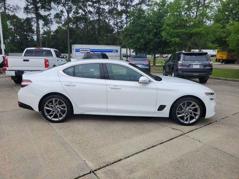 Used 2022 Genesis G70 2.0T RWD image 9