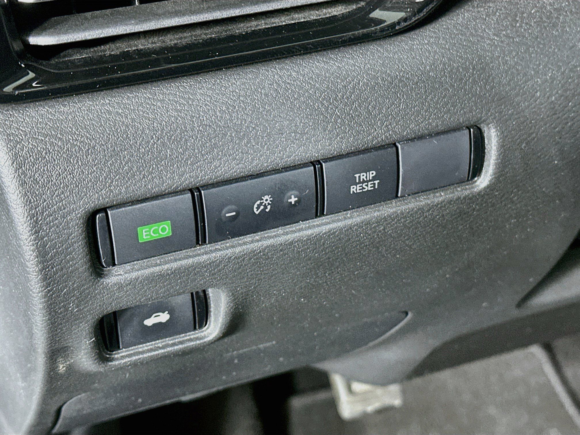 Used 2025 Nissan Sentra SR FWD image 17