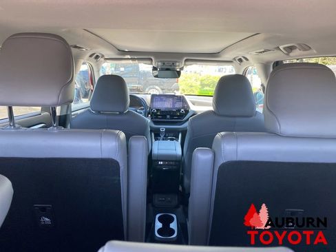 Used 2022 Toyota Highlander Platinum AWD/4WD image 15