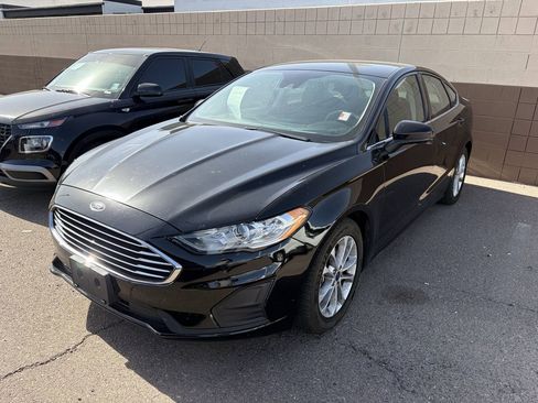 Used 2019 Ford Fusion SE FWD image 4