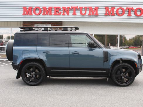 Used 2025 Land Rover Defender 110 X-Dynamic SE AWD/4WD image 18