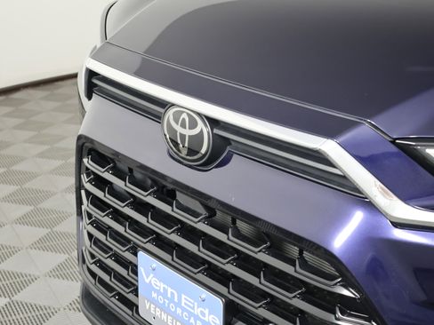 Used 2024 Toyota Grand Highlander AWD image 11