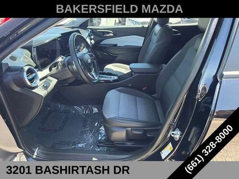 Used 2025 Chevrolet Trax LT w/ Driver Confidence Package FWD image 19