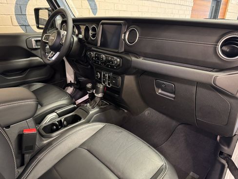Used 2023 Jeep Wrangler Unlimited Sahara AWD/4WD image 18