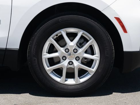 Used 2024 Chevrolet Equinox LT FWD image 14