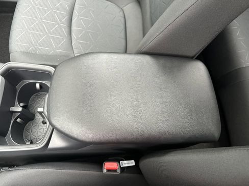 Used 2025 Toyota RAV4 XLE image 18