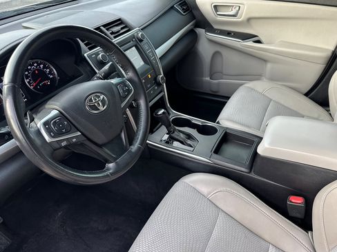 Used 2017 Toyota Camry image 10