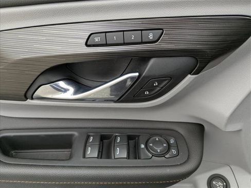 Used 2020 GMC Terrain SLT w/ Preferred Package image 10