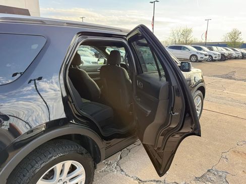 Used 2019 Ford Explorer XLT AWD/4WD image 22