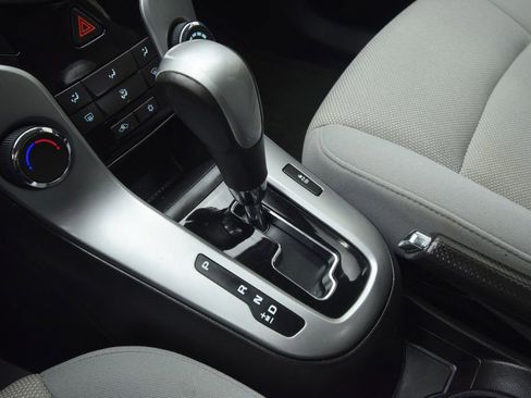 Used 2012 Chevrolet Cruze LT image 19