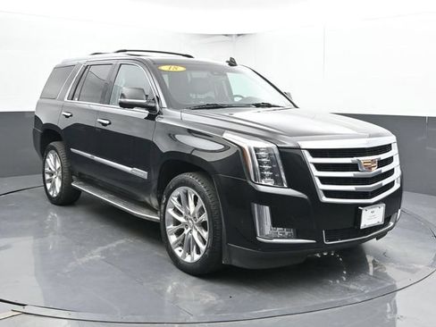Used 2018 Cadillac Escalade Luxury AWD/4WD image 5