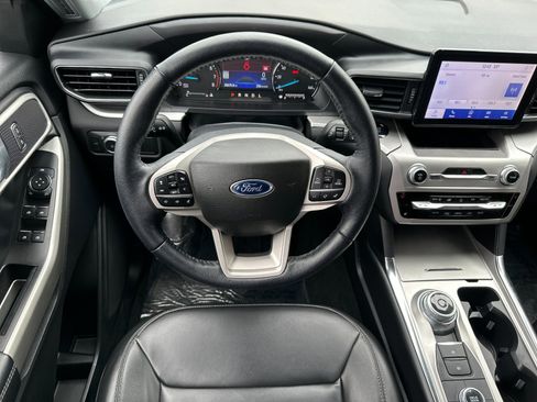 Certified 2022 Ford Explorer XLT w/ Equipment Group 202A image 14