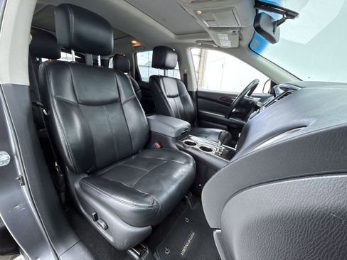 Used 2016 Nissan Pathfinder Platinum w/ Family Entertainment Package image 13