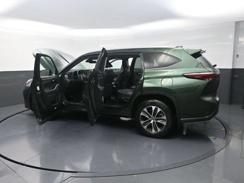 Used 2025 Toyota Highlander XLE AWD/4WD image 44