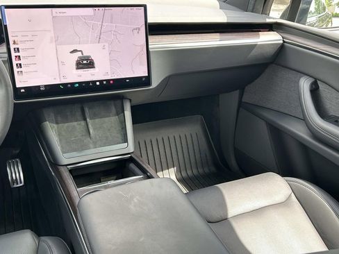 Used 2024 Tesla Model X AWD/4WD image 27