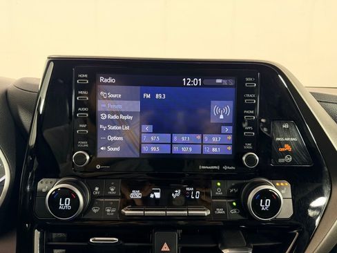 Used 2021 Toyota Highlander XLE image 20
