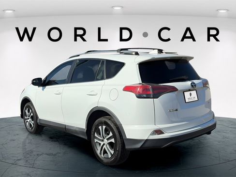 Used 2017 Toyota RAV4 LE image 5