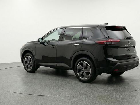 Used 2025 Nissan Rogue SV AWD/4WD image 6