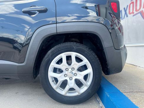 Used 2017 Jeep Renegade Latitude FWD image 17