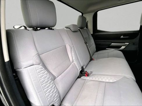 Used 2022 Toyota Tundra SR5 w/ SR5 Convenience Package AWD/4WD image 25