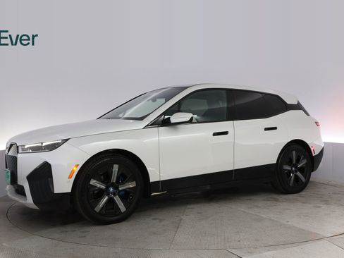 Used 2022 BMW iX xDrive50 w/ Premium Package AWD/4WD image 18