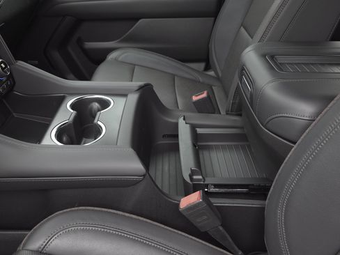 Used 2024 Chevrolet Tahoe High Country w/ Advanced Technology Package image 16