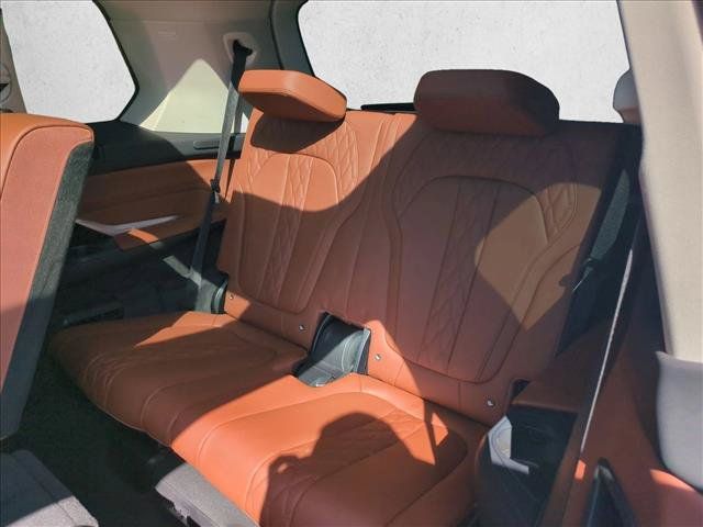 Used 2024 BMW X7 xDrive40i w/ Parking Assistance Package AWD/4WD image 22