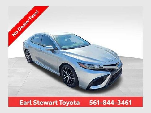 Certified 2023 Toyota Camry SE FWD image 1