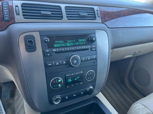 Used 2010 GMC Yukon SLT w/ SLT-2 Equipment Package AWD/4WD image 11