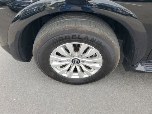 Used 2023 Nissan Armada SV image 6