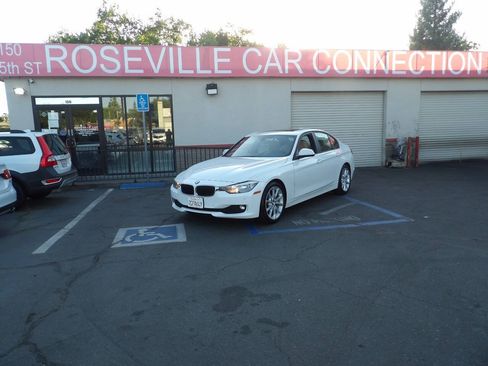 Used 2013 BMW 320i Sedan RWD image 1