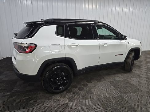 Used 2024 Jeep Compass Trailhawk AWD/4WD image 3