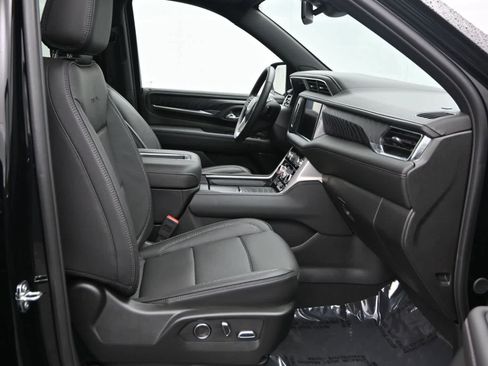 Used 2024 GMC Yukon XL Denali image 11