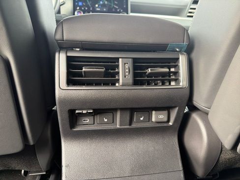 Used 2024 Lexus GX 550 image 22