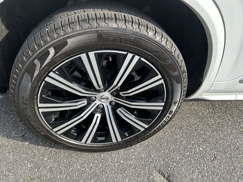 Certified 2024 Volvo XC90 B5 Plus image 9