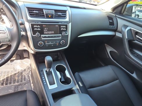 Used 2017 Nissan Altima 2.5 SR w/ Midnight Edition Package FWD image 17