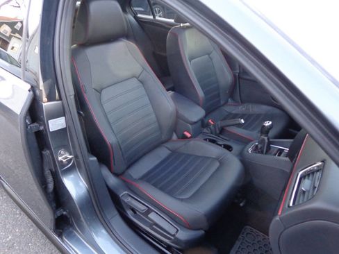 Used 2015 Volkswagen Jetta GLI SEL image 15