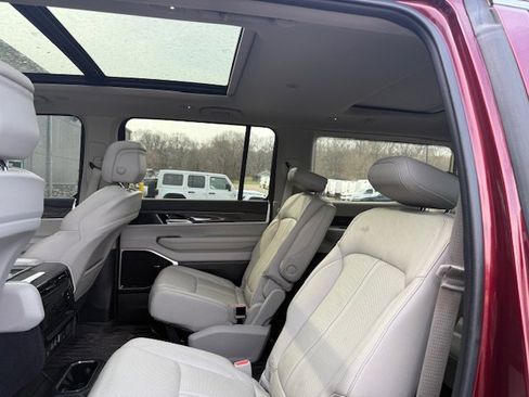 Used 2022 Jeep Wagoneer Series III w/ Premium Group I image 9
