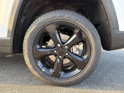 New 2025 Jeep Grand Cherokee Limited w/ Black Appearance Package image 21