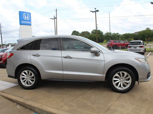 Used 2017 Acura RDX FWD w/ Technology Package image 4