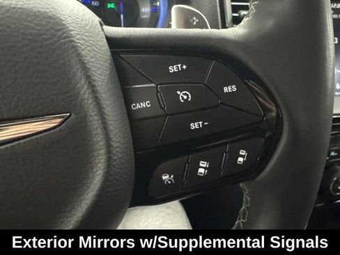 Used 2023 Chrysler 300 S w/ Comfort Group RWD image 18